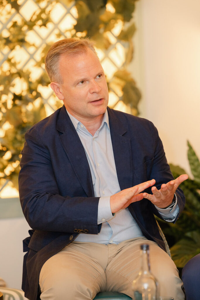The Baduel Brief salon